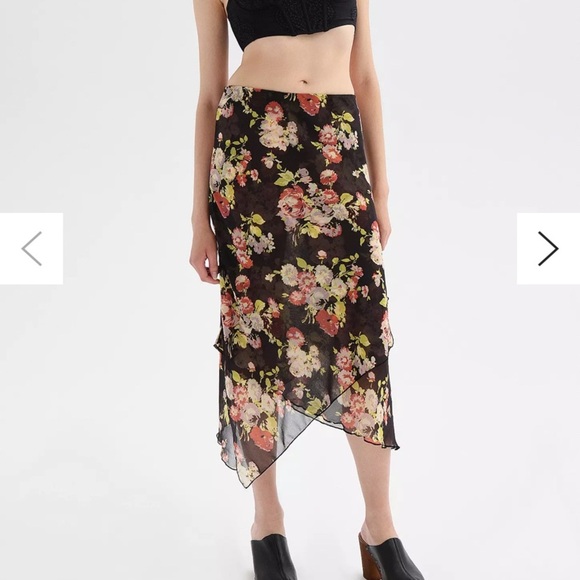 Urban Outfitters | Marisol Black Floral Hanky Hem Midi Skirt Size Medium - Picture 2 of 14
